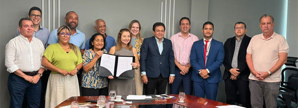 Presidente Iracema Vale autoriza a reforma do PCCV