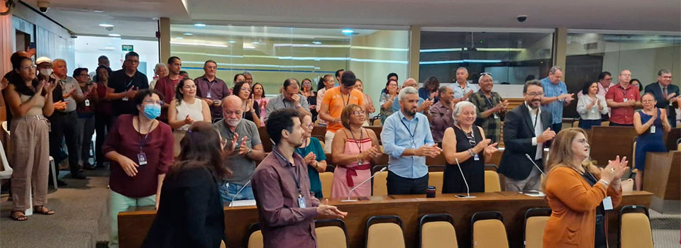 28/10: Sindsalem parabeniza servidores da ALEMA